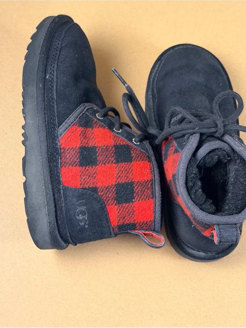 UGG Neumel II kids youth size  1 shoes black red plaid shearling snow boots